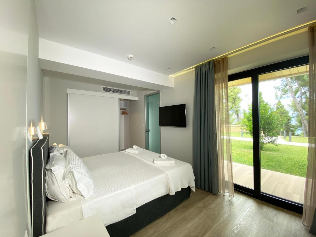 Eos Luxury Suites Kriopigi Exterior photo