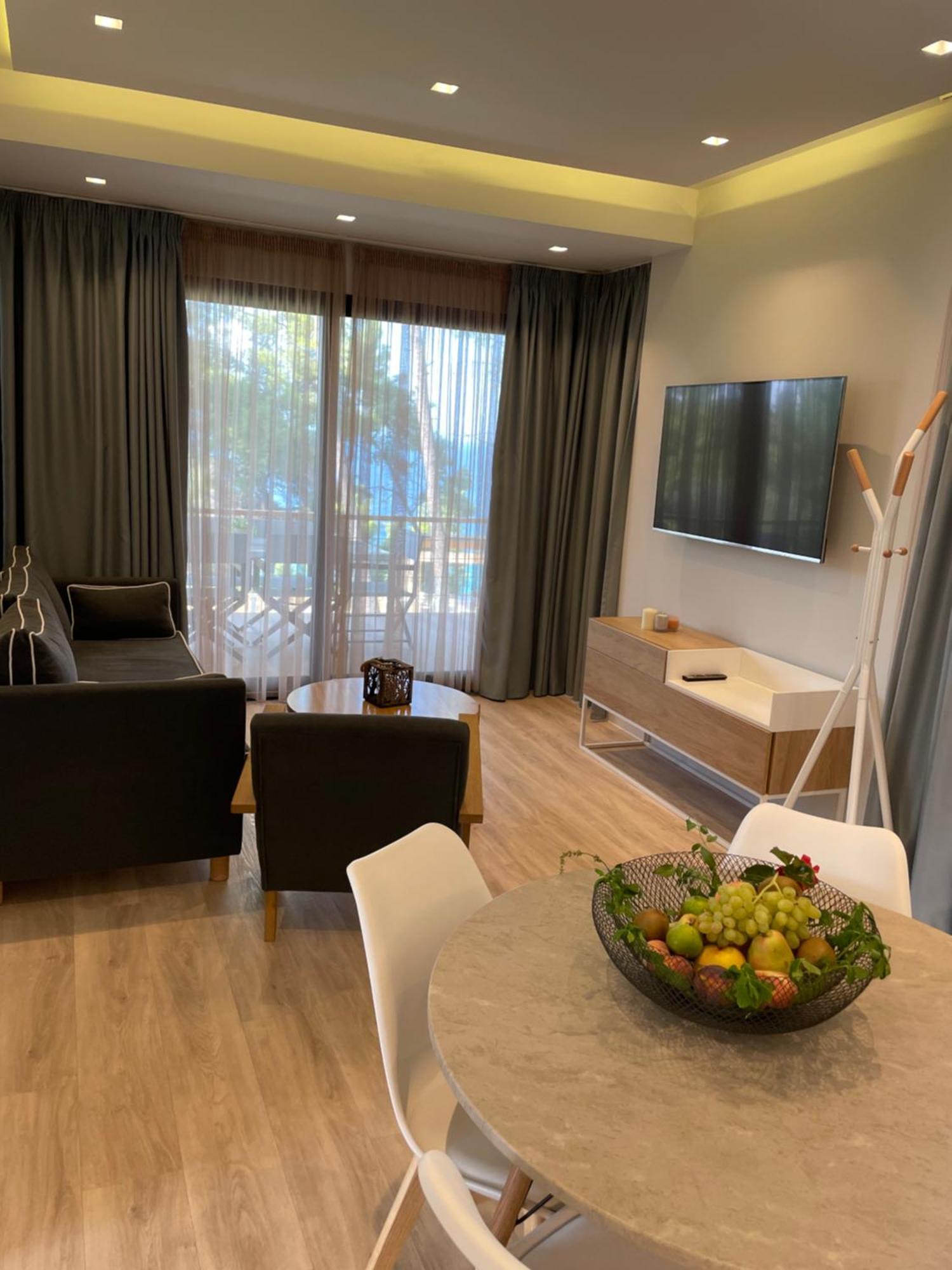 Eos Luxury Suites Kriopigi Exterior photo